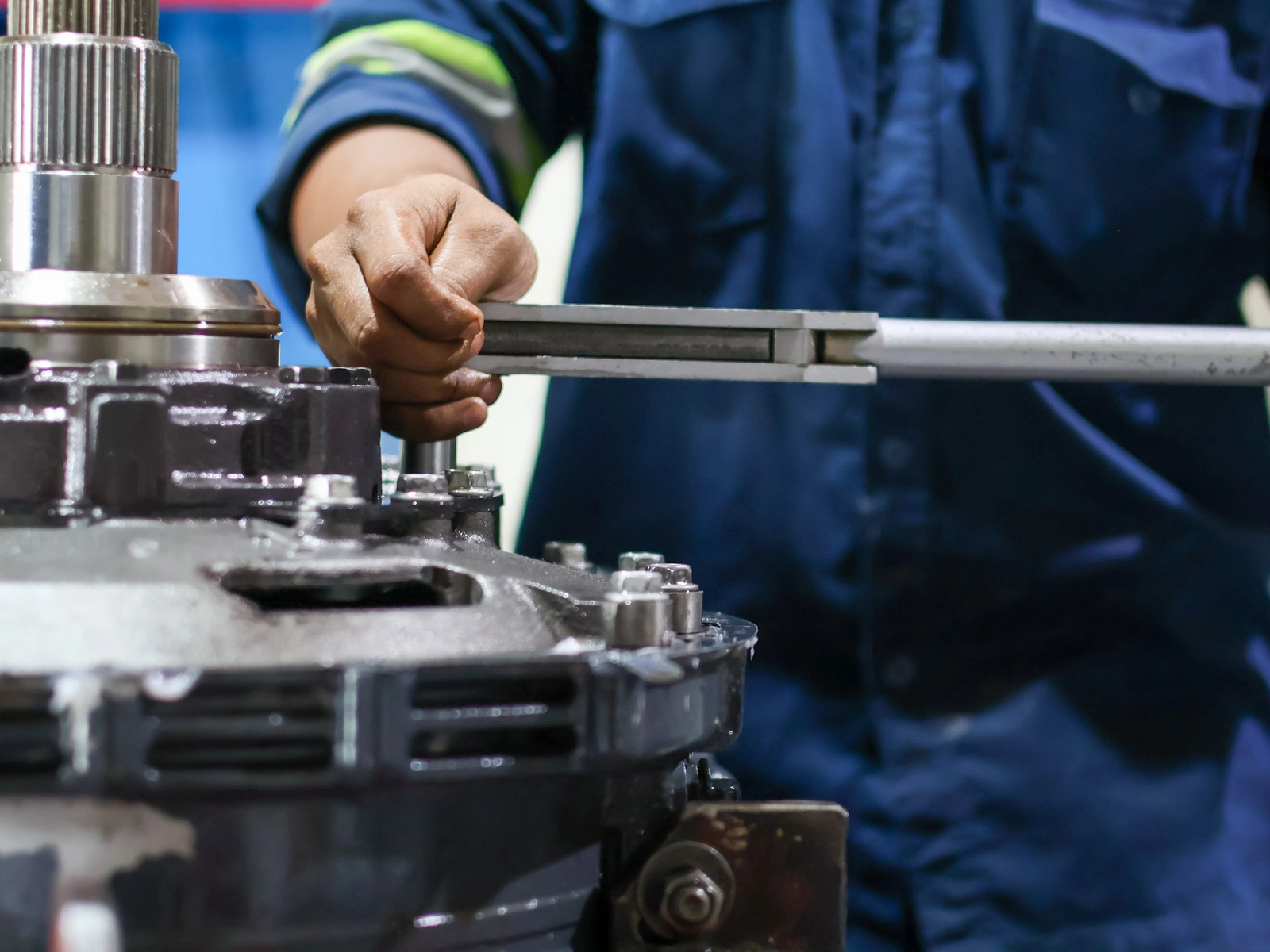 Montage einer Maschinenbaugruppe mit dem Drehmomentschlüssel